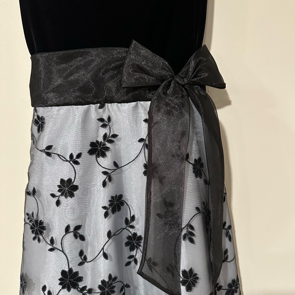 Rare Edition Girls Formal Dress Size 16 Black Velvet Silver Chiffon Holiday - Picture 3 of 7